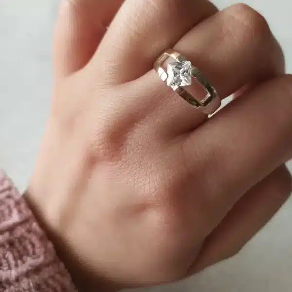 Anillo Isa en Plata 925, circonia y detalles en doublé de oro